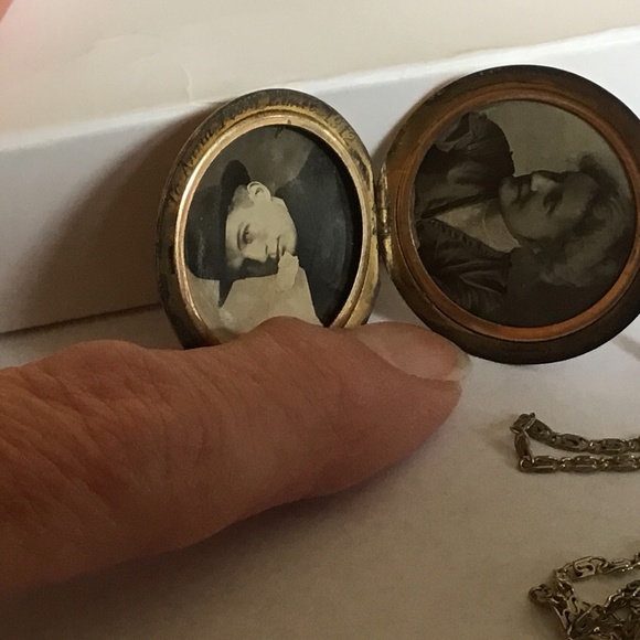 Antique Double Photo Locket 1912-Wightman & Hough/W&H CO-Engraved on 30" Chain - Picture 10 of 10